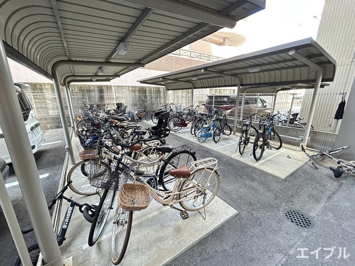 物件外観写真4　(駐輪場)