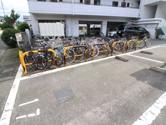 物件外観写真3　(駐輪場)