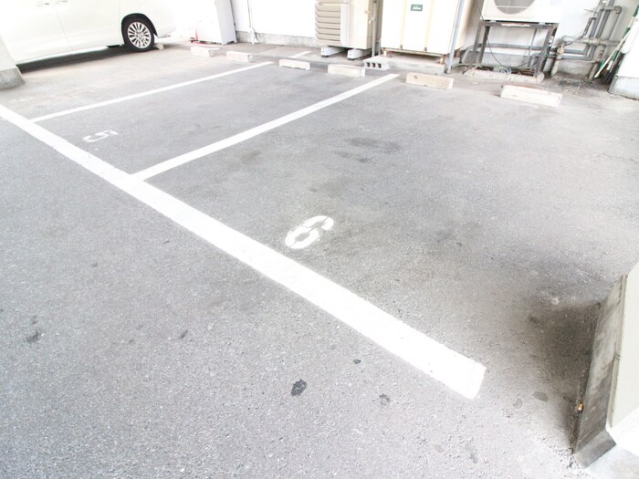 物件外観写真4　(駐車場)