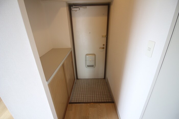 物件内観写真16　(玄関)