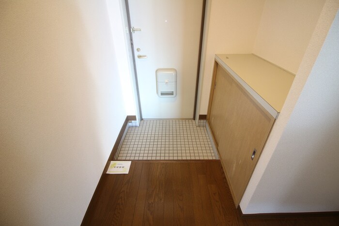 物件内観写真18　(玄関)