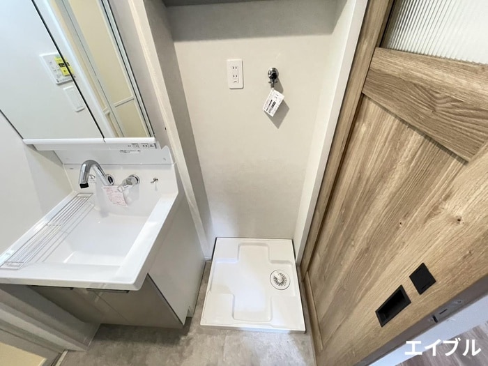 物件内観写真10　(洗濯機置場)