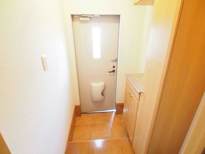 物件内観写真12　(玄関)