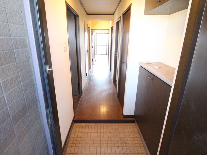 物件内観写真16　(玄関)