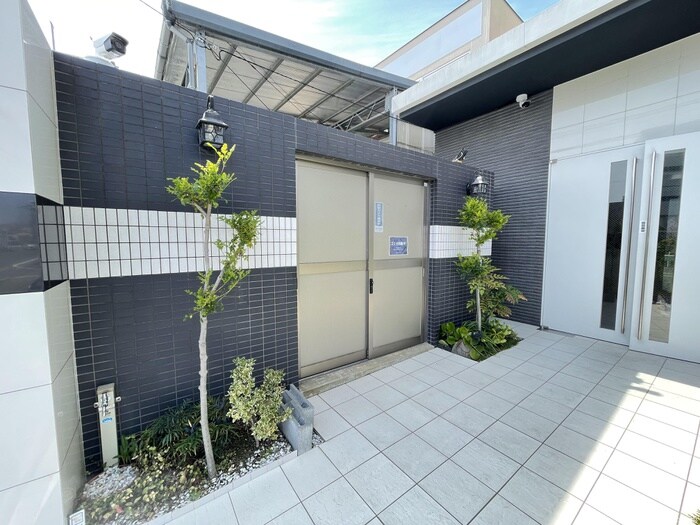 物件外観写真3　(エントランス部分)