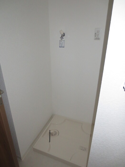 物件内観写真15　(洗濯機置場)