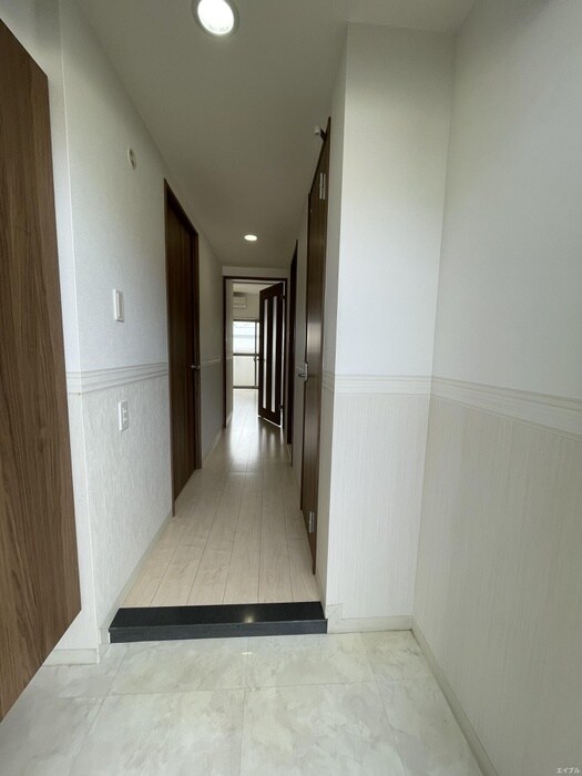 物件内観写真17　(玄関)