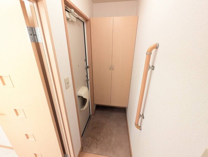 物件内観写真9　(玄関)