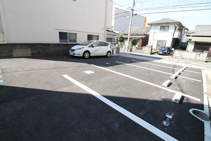 物件外観写真2　(駐車場)
