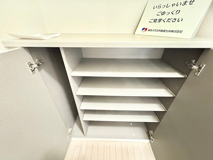 物件内観写真14　(靴箱)