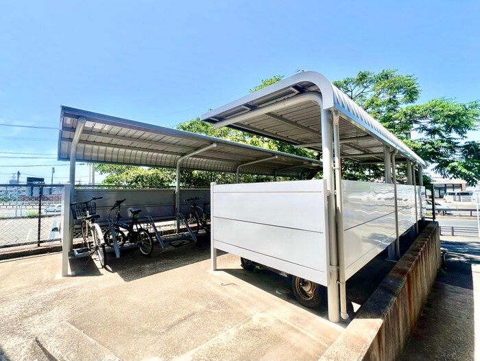 物件外観写真2　(駐輪場)