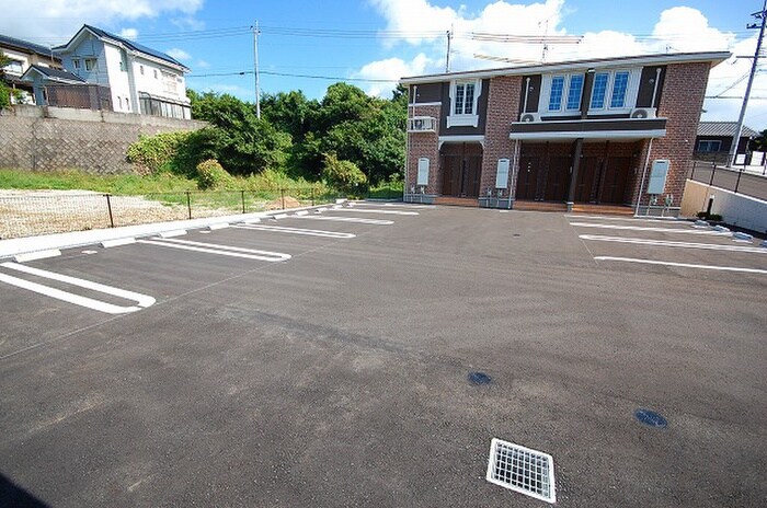 物件外観写真2　(駐車場)