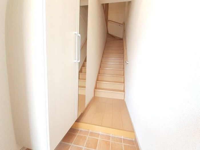 物件内観写真9　(玄関)