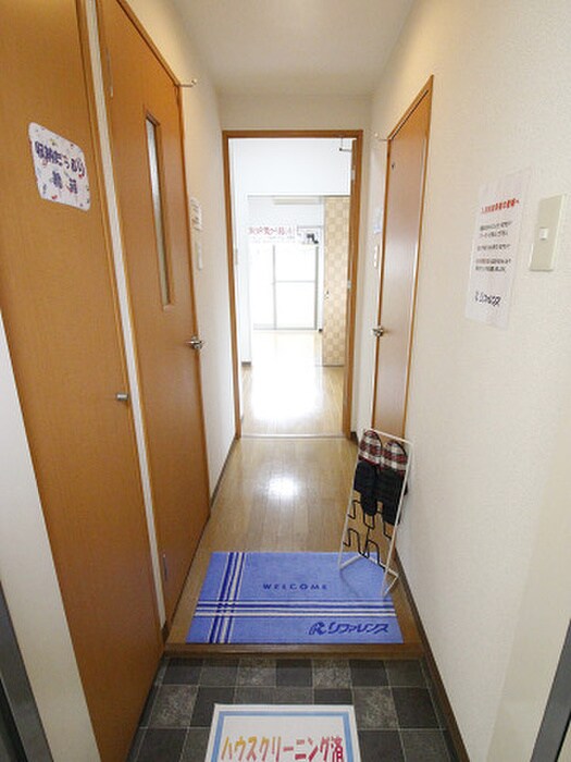 物件内観写真9　(玄関)