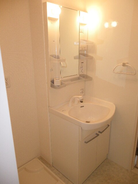 物件内観写真8　(洗面)