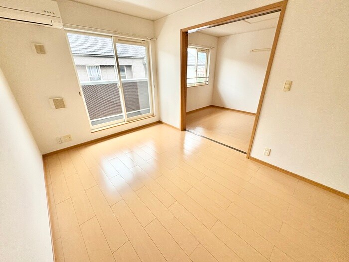 物件内観写真4　(居室)