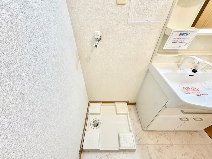 物件内観写真16　(洗濯機置場)