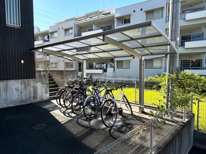 物件外観写真5　(駐輪場)