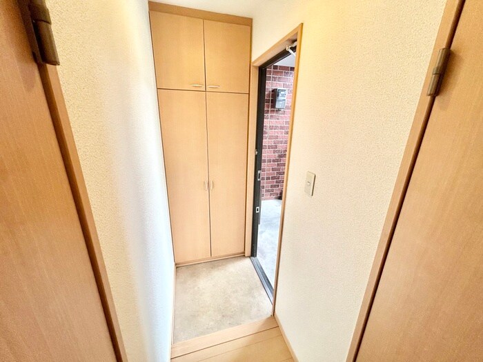 物件内観写真11　(玄関)