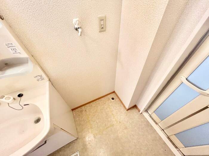 物件内観写真16　(洗濯機置場)