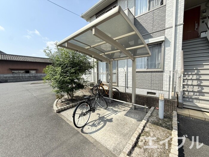 物件外観写真3　(駐輪場)