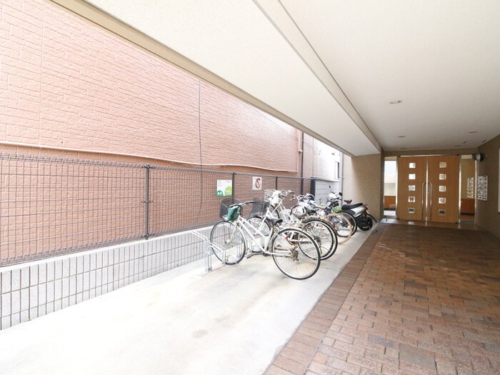 物件外観写真3　(駐輪場)