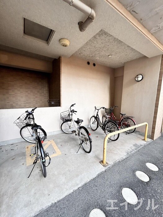物件外観写真5　(駐輪場)