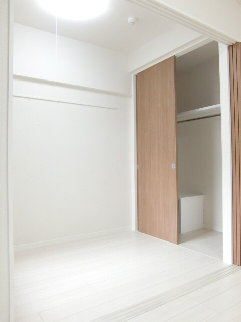 物件内観写真5　(収納)