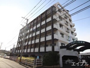 レ・ジュトン空港南外観写真