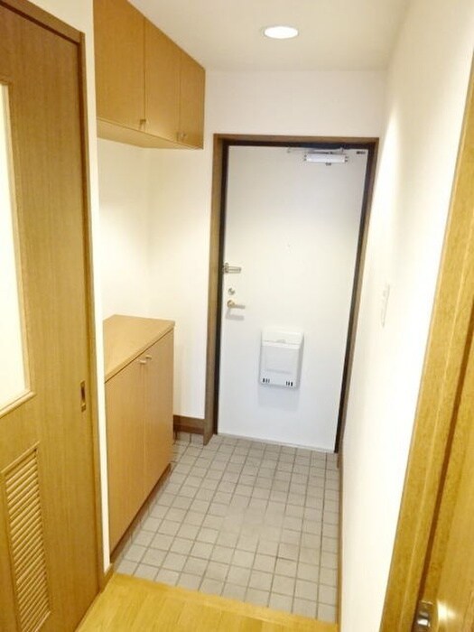 物件内観写真12　(玄関)