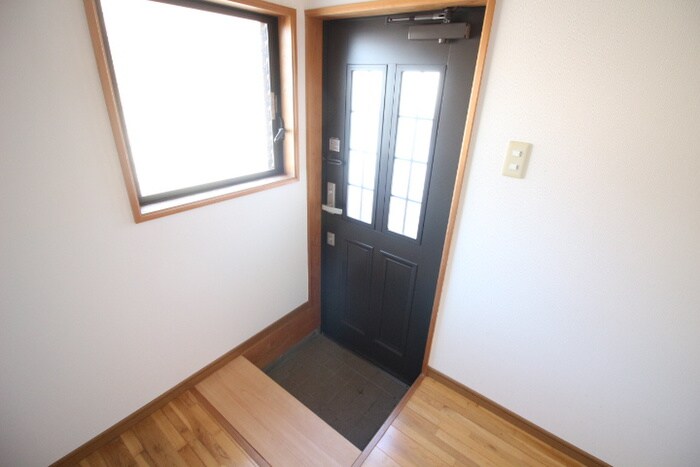 物件内観写真16　(玄関)