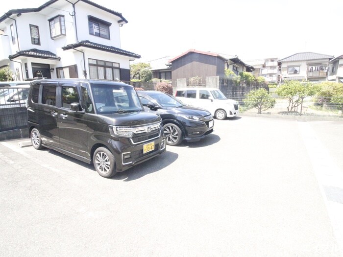 物件外観写真4　(駐車場)