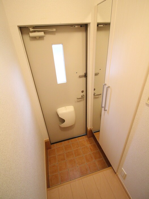 物件内観写真17　(玄関)