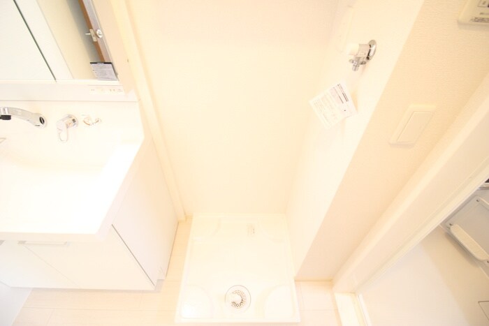 物件内観写真12　(洗濯機置場)