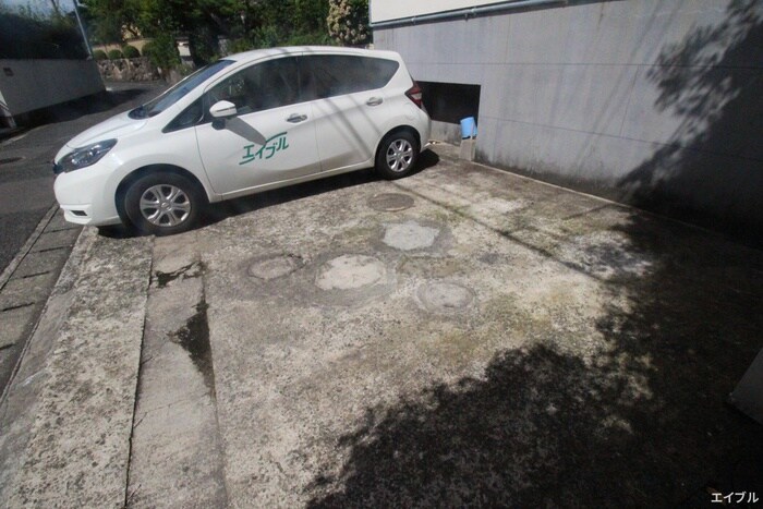物件外観写真6　(駐車場)