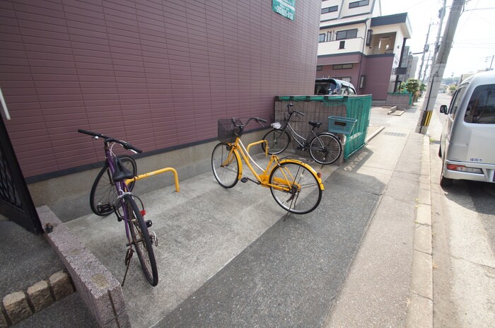 物件外観写真4　(駐輪場)