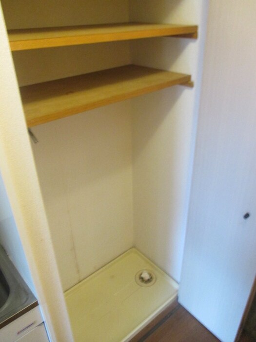 物件内観写真10　(洗濯機置場)