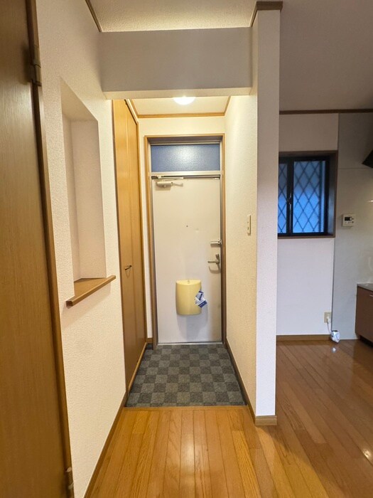 物件内観写真6　(玄関)