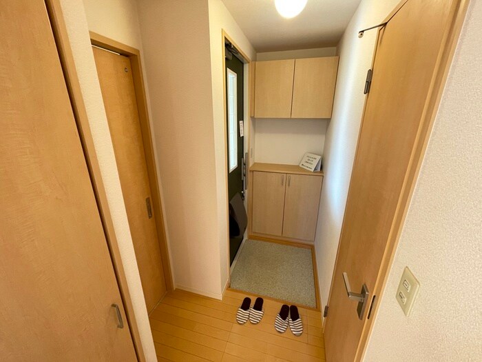 物件内観写真9　(玄関)