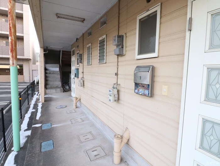 物件外観写真6　(エントランス部分)