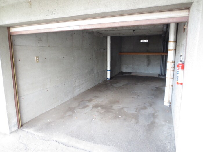 物件外観写真6　(駐車場)