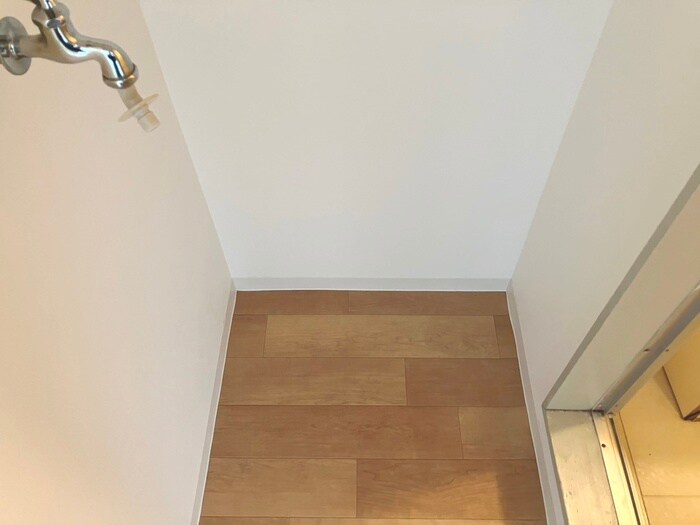 物件内観写真16　(洗濯機置場)