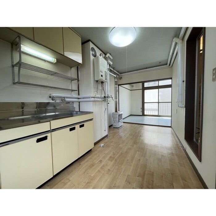 物件内観写真2　(居室)