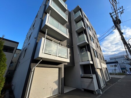 ラージヒル中の島外観写真