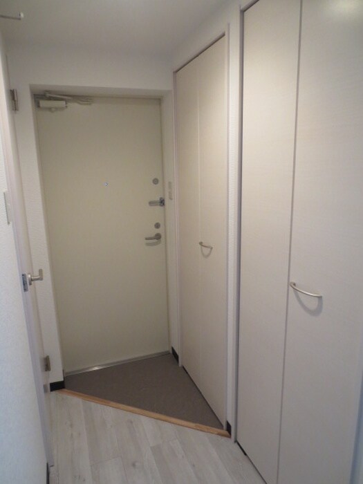 物件内観写真11　(玄関)