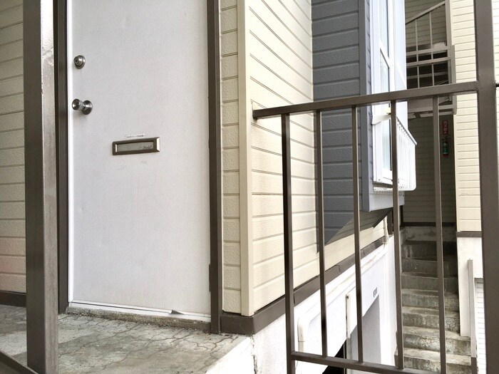 物件外観写真4　(エントランス部分)