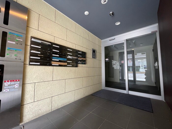 物件外観写真2　(エントランス部分)