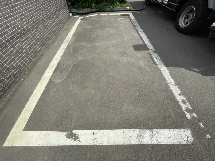 物件外観写真4　(駐車場)