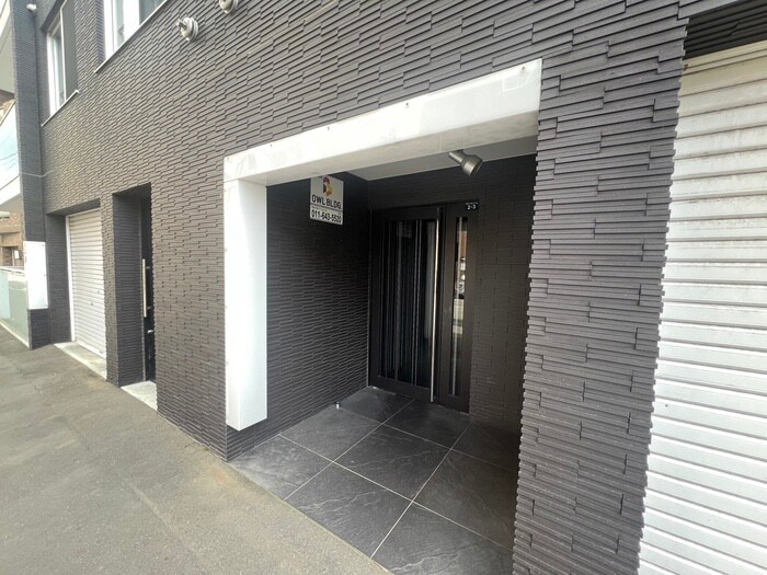 物件外観写真4　(エントランス部分)