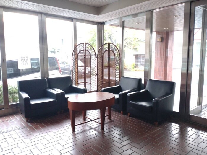 物件外観写真4　(エントランス部分)